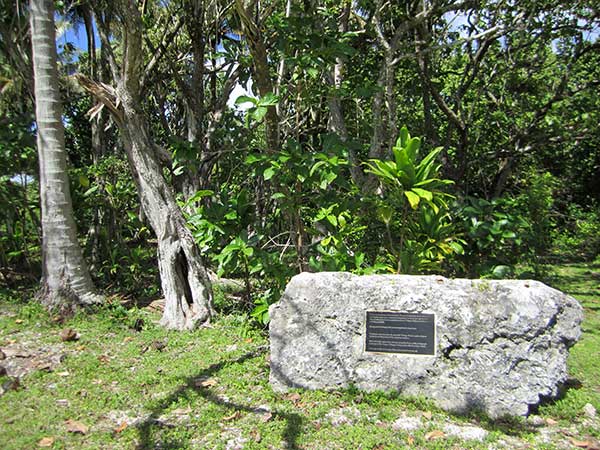 Memorial stone and plaque, Marae Orongo i Tai - Atiu
