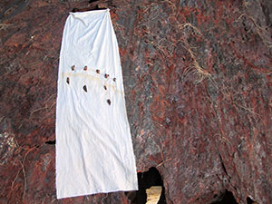 Suspended cloth with rust chips