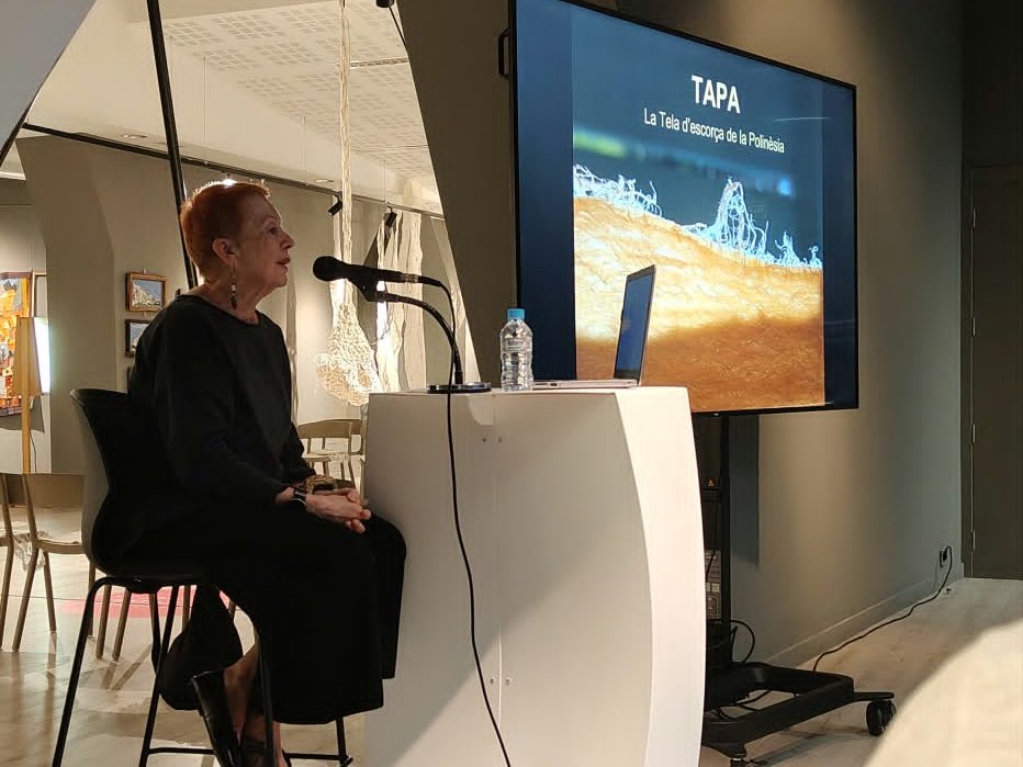 Andrea holding a Powerpoint talk about Third Space